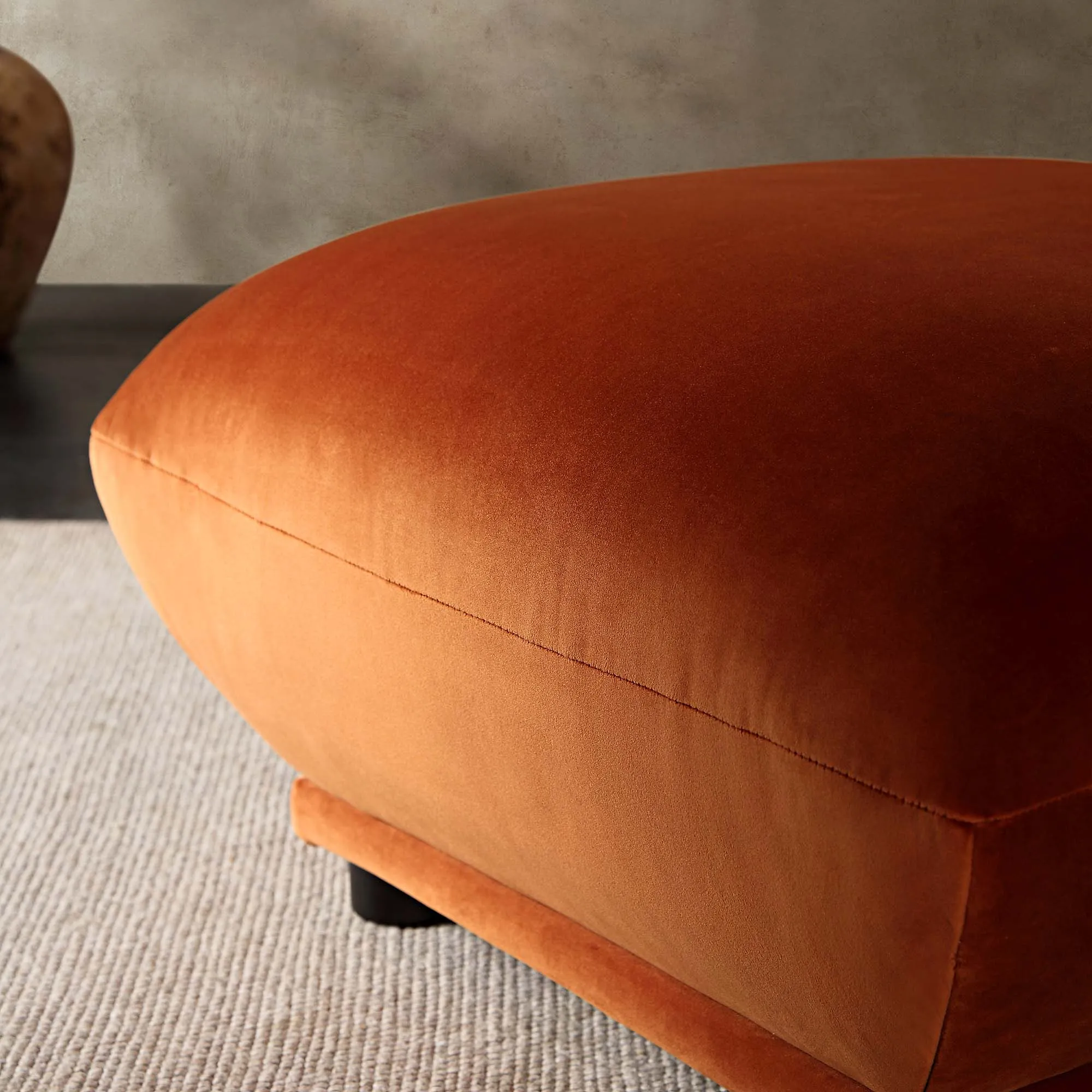 Gianni Pouffe, Rust Velvet