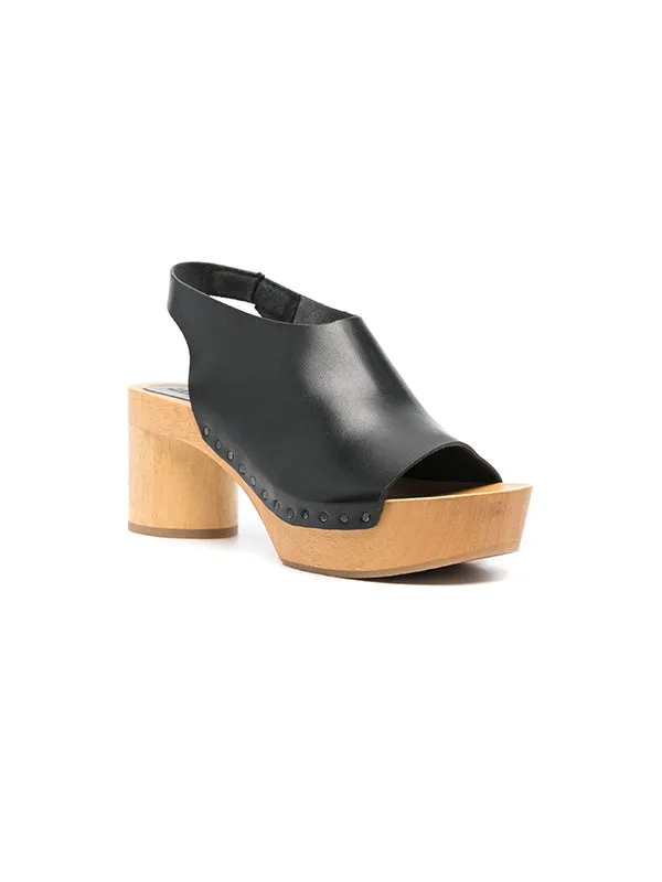 Okya Clog in Black