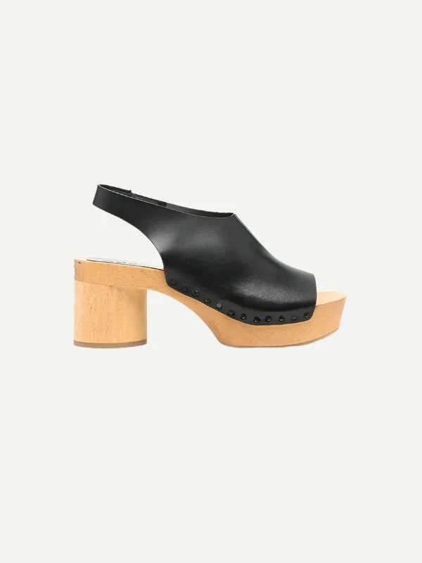 Okya Clog in Black